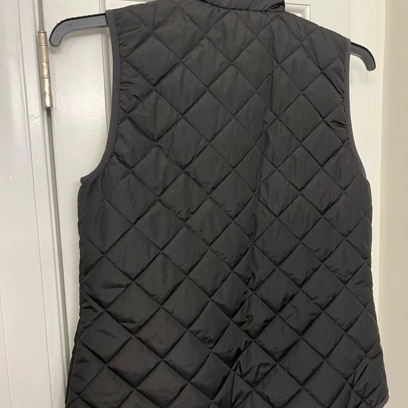 Old Navy• Black Quilted Lightweight Vest with Gold Zip-Up Pockets, Mens Size M - Picture 6 of 9